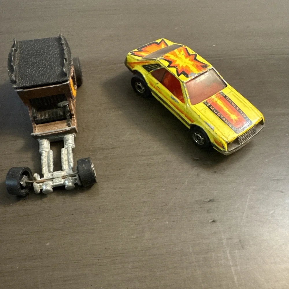 Hot Wheels 1977 Blue '37 Hot Bird Mustang Stage fright Tow Truck Black Wall Lot
